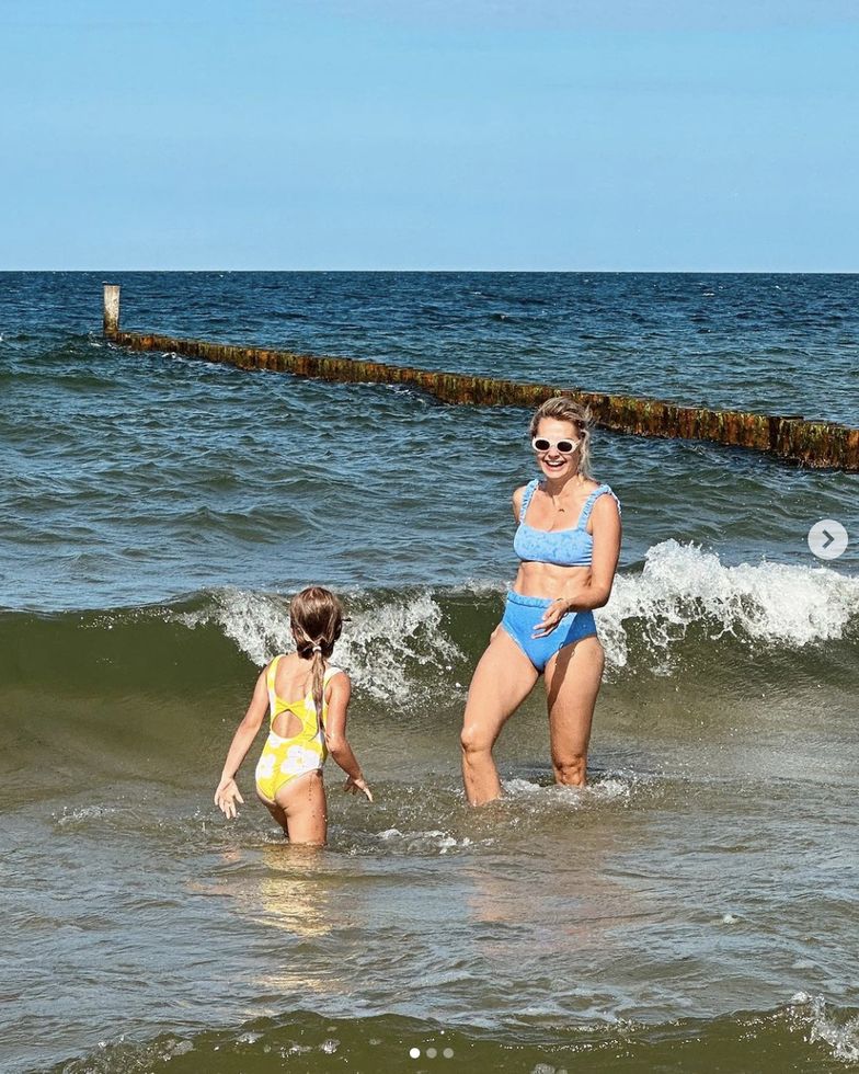 Małgorzata Socha w bikini nad Morzem Bałtyckim