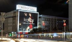 Kazar wraca z reklamą outdoorową po rocznej przerwie