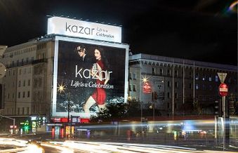 Kazar wraca z reklamą outdoorową po rocznej przerwie