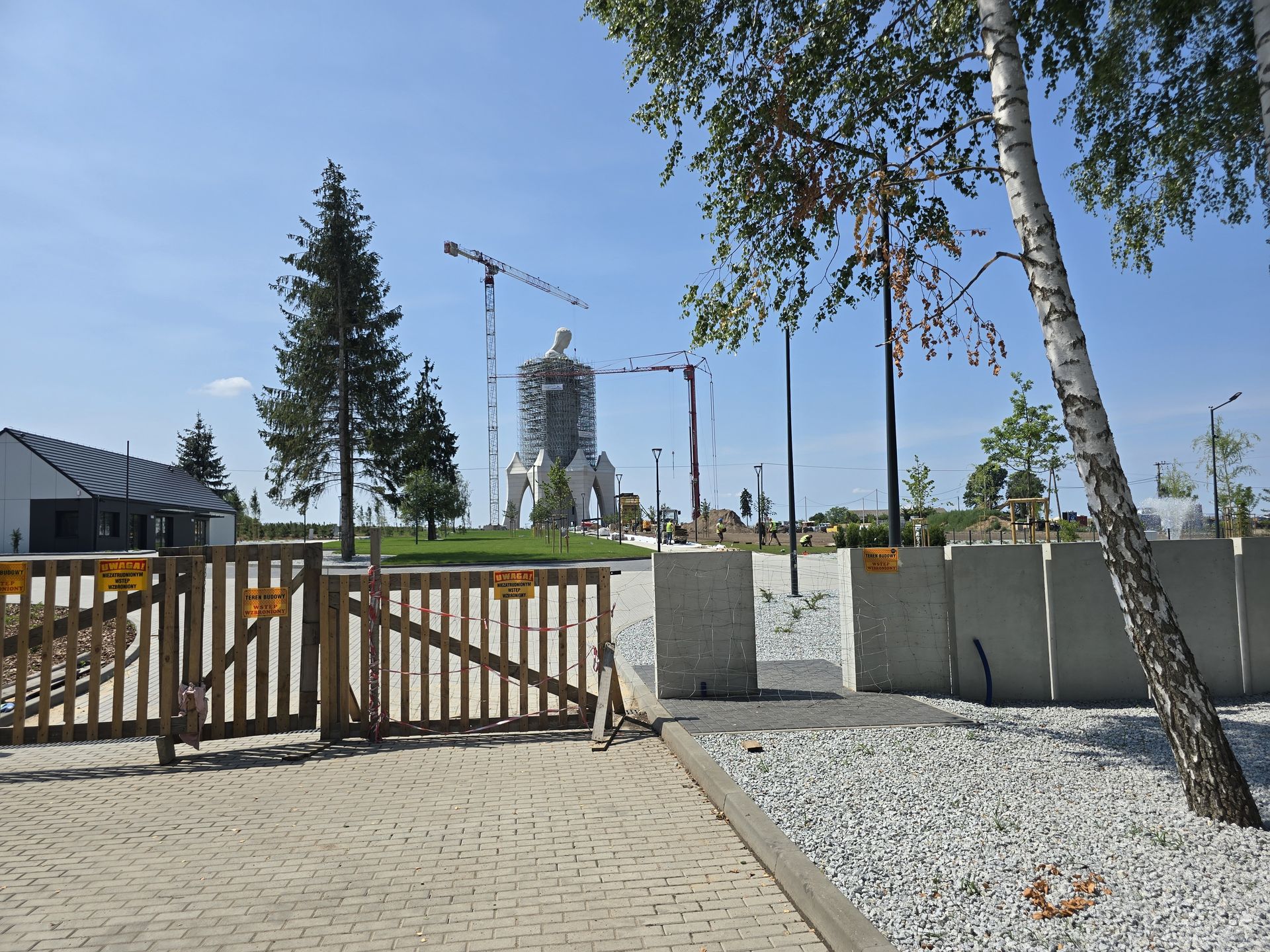 Trwa ostatni etap budowy pomnika Maryi pod Toruniem