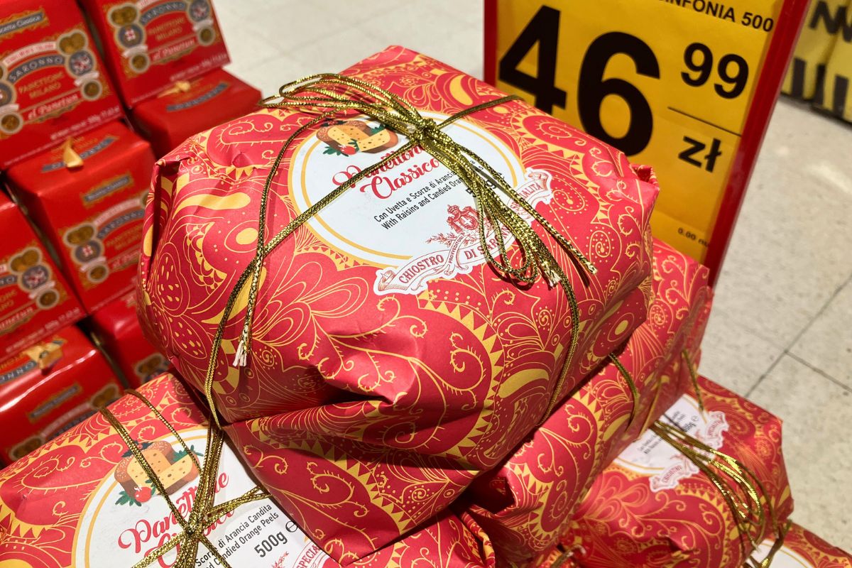 Panettone przygotowane w świątecznej paczce