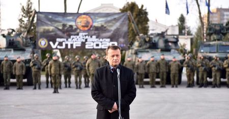 Szczepionka na COVID obowiązkowa dla wojska? Błaszczak wprost