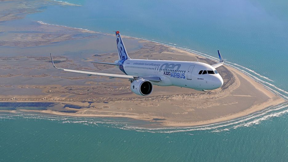 Samolot pasażerski Airbus A320 - zdjęcie ilustracyjne