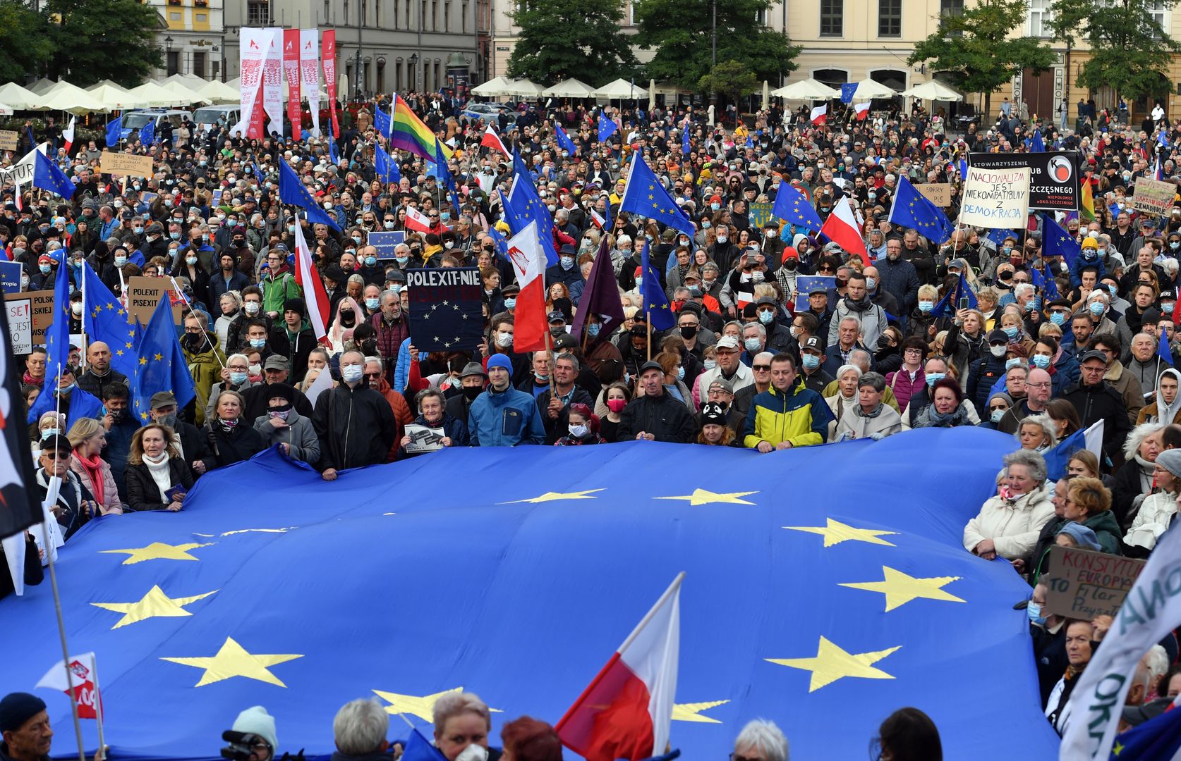 Sondaż ws. wyroku TK. Czy Polacy boją się o Polskę i jej obecność w UE? Nowe fakty