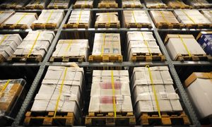 Więzienie za oszustwo na palety z ubraniami. Straty sięgają 10 tys. zł