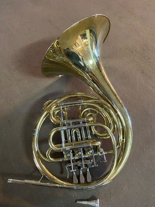 AMW po raz kolejny sprzedaje wojskowy sprzęt w Lublinie. W ofercie silniki, części samochodowe i instrumenty muzyczne (zdjęcia)