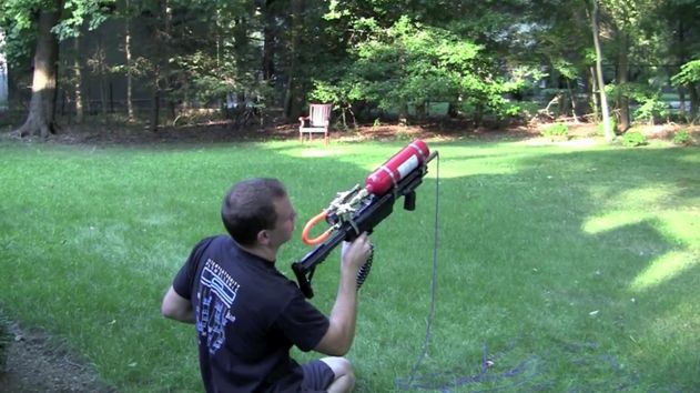 Zrób to sam: wyrzutnia haków rodem ze szklanego ekranu [wideo] 1