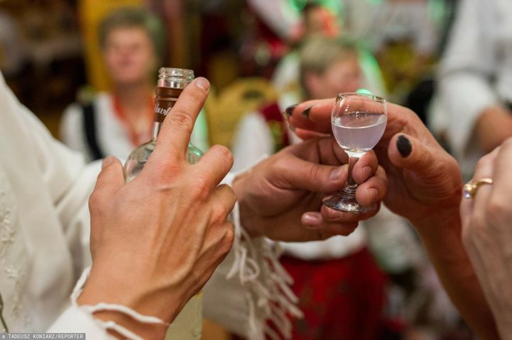 Koronawirus. Dr Michał Kukla tłumaczy jak alkohol wpływa na naszą odporność