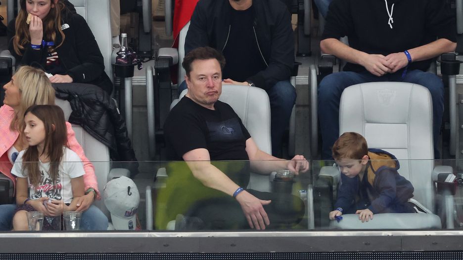 Elon Musk, właściciel Tesli i SpaceX na gali Super Bowl 