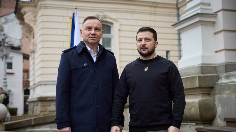 This handout picture taken and released on January 11, 2023 by the Ukranian Presidential Press Service Ukrainian President Volodymyr Zelensky (R) welcomes his Polish counterpart Andrzej Duda prior to the second summit of the Lublin Triangle held in the western Ukrainian city of Lviv, amid the Russian invasion of Ukraine. (Photo by HANDOUT / UKRAINIAN PRESIDENTIAL PRESS SERVICE / AFP) / RESTRICTED TO EDITORIAL USE - MANDATORY CREDIT "AFP PHOTO / HANDOUT / UKRAINIAN PRESIDENTIAL PRESS SERVICE " - NO MARKETING NO ADVERTISING CAMPAIGNS - DISTRIBUTED AS A SERVICE TO CLIENTS
HANDOUT