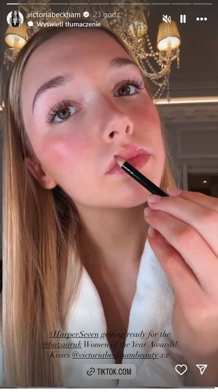 Harper Beckham loves to do makeup.
