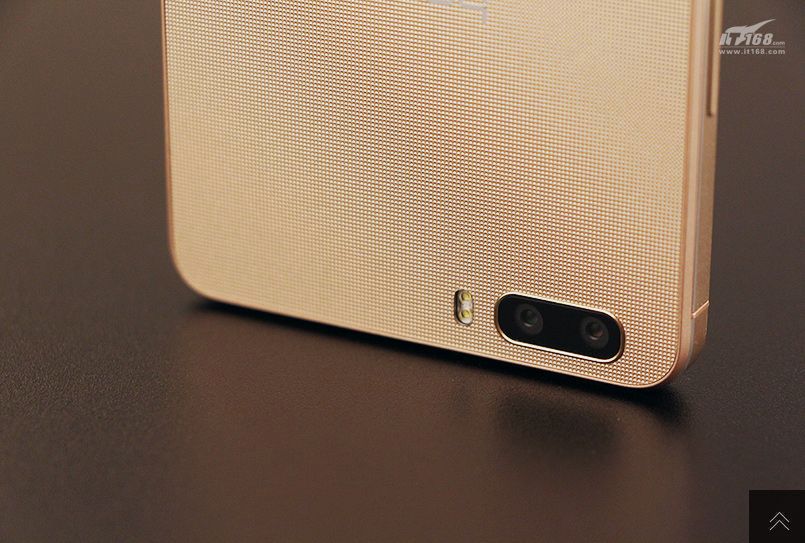 W skrócie: ZenWatch 2 z wydajniejszą baterią, wyniki sprzedaży Huaweia i ZenFone C 17