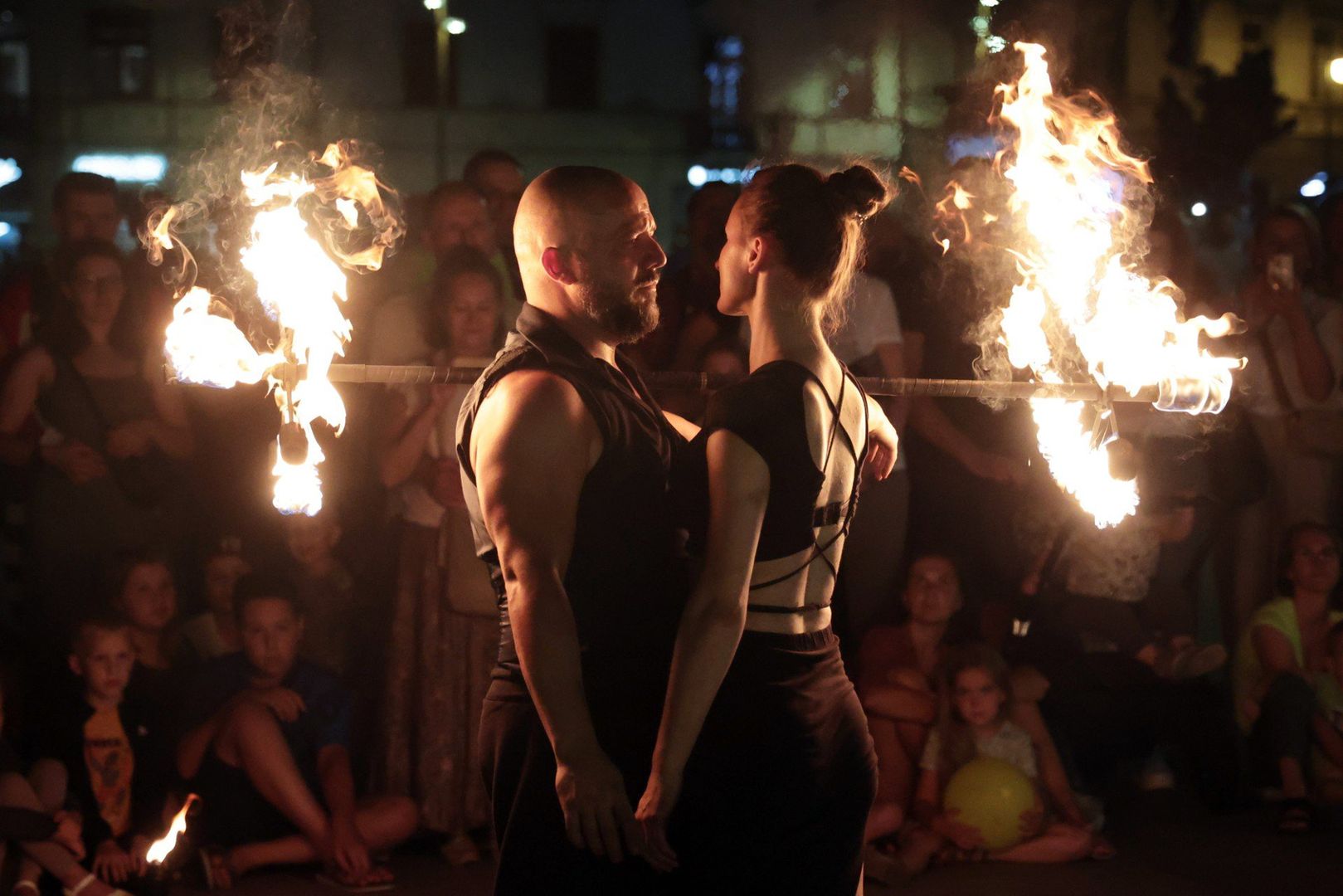 27.07.2024 LUBLIN 
 CARNAVAL SZTUKMISTRZOW SZTUKMISTRZ WYSTEPY BECZKA STRACHU FIRE SHOW MIASTECZKO SZTUKMISTRZOW BLONIA POD ZAMKIEM 
 
 NZ 
 
 
 FOT. LUKASZ KACZANOWSKI/POLSKA PRESS