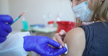 Szczepionki przeciw COVID-19 otrzymają "aktualizację". Chodzi o nowe mutacje