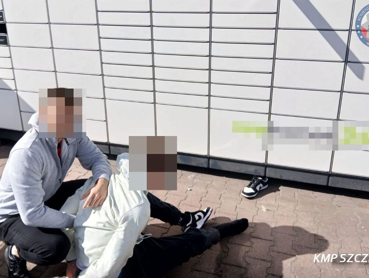 Szczecin: 19-latek wchodził ludziom na konta bankowe i robił drogie zakupy. Dorwali go przy paczkomacie