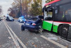 Lublin. Samochód zderzył się z autobusem miejskim. Dwie osoby ranne