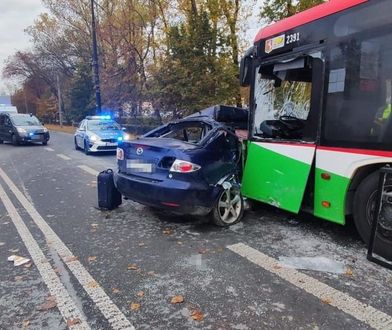 Lublin. Samochód zderzył się z autobusem miejskim. Dwie osoby ranne