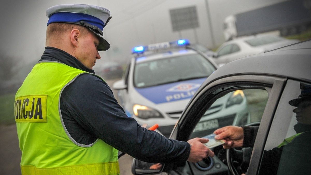 Policyjna kontrola dokumentów kierowcy