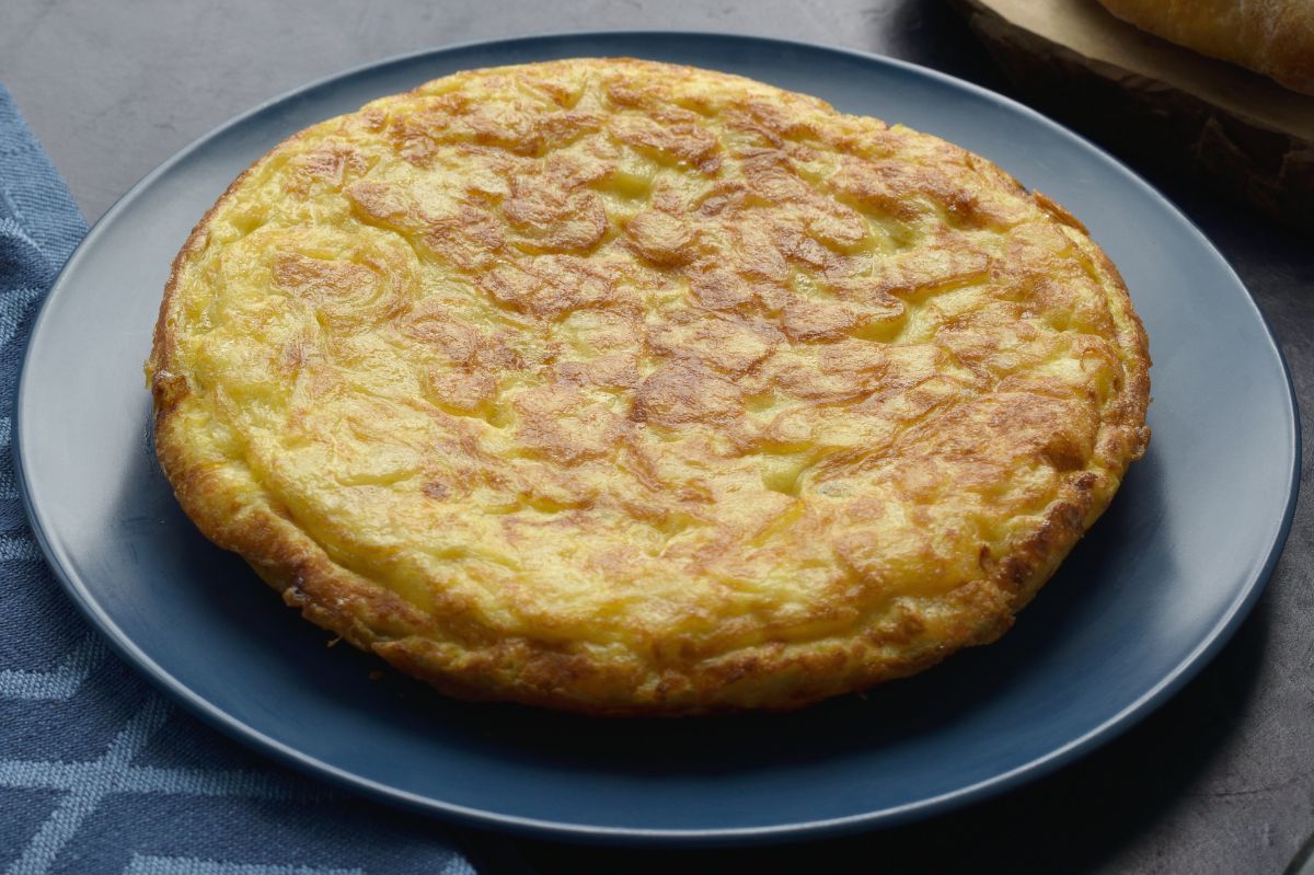 Fluffy "mushroom" omelette: A timeless breakfast treat