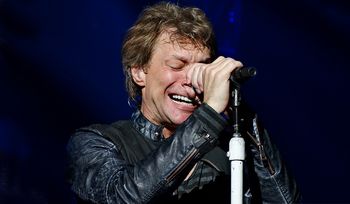 "Przepraszam, czuję ból". Jon Bon Jovi nagle przerwał koncert