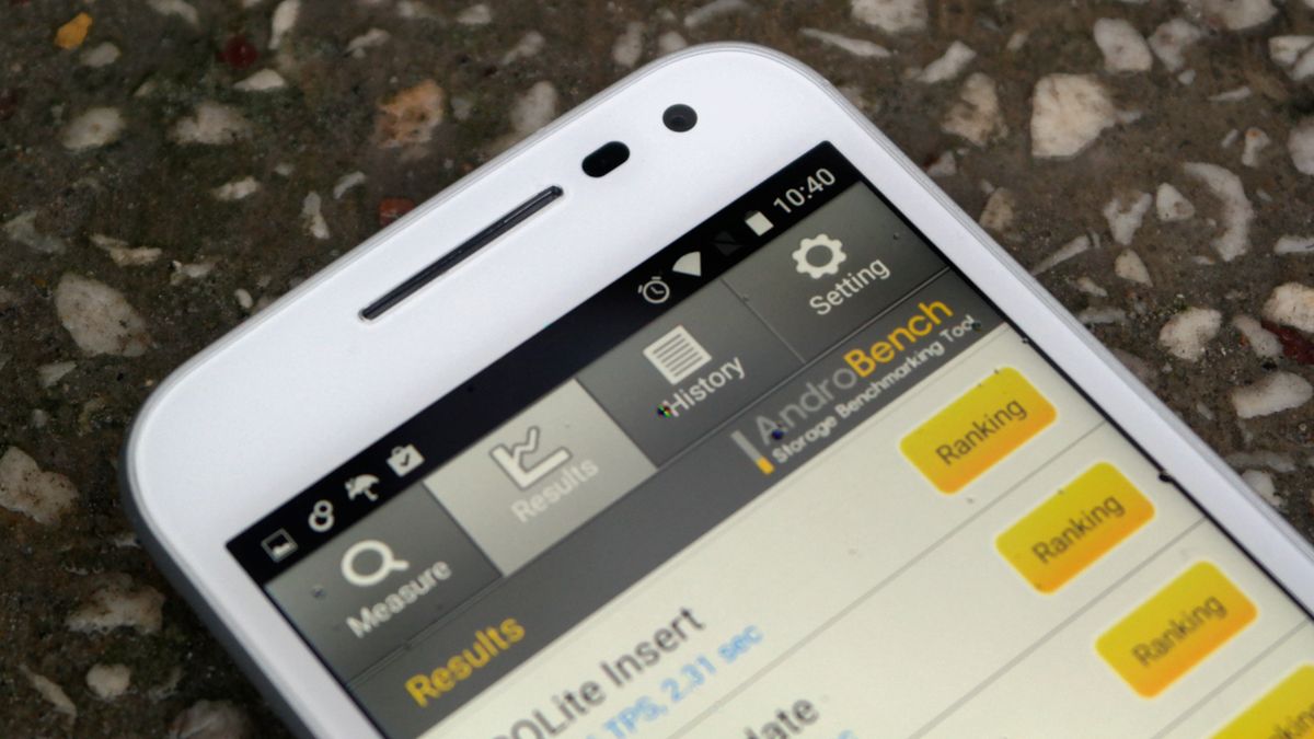 Moto G 3 gen. z 2 GB RAM-u i 16 GB pamięci wewnętrznej w naszych rękach. Jest znacznie lepszy od podstawowego modelu 1