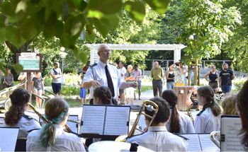 Orkiestra Siedlice zagra w Parku Kopernika. Muzyka pod chmurką