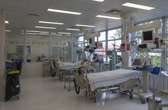 5 kg odpadów na 1 pacjenta, szpitale mają problem. "5 razy więcej niż przed pandemią"