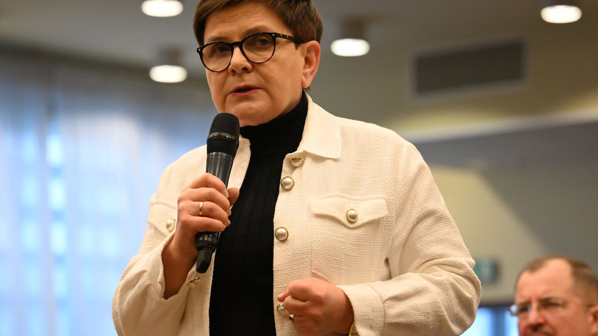 Rzeszów, 28.01.2024. Europosłanka Beata Szydło podczas spotkania z mieszkańcami w ramach akcji "Bądźmy Razem" w Hotelu Prezydenckim w Rzeszowie, 28 bm. (sko) PAP/Darek Delmanowicz