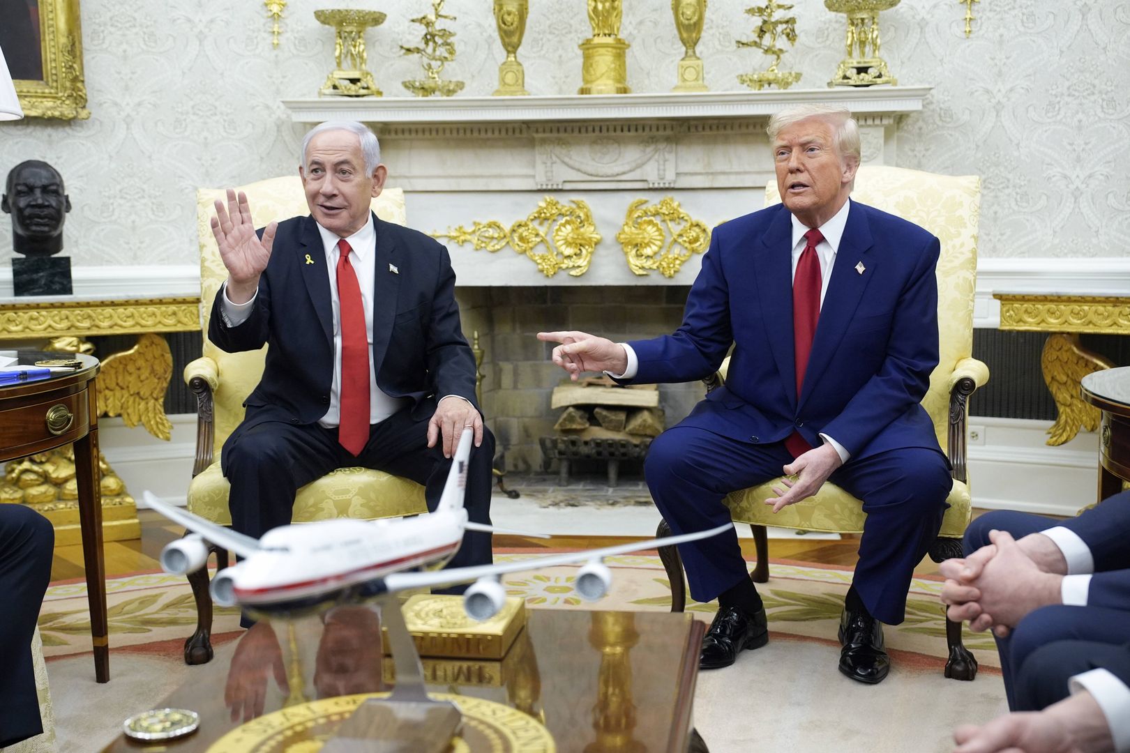 US President Trump meets with Israeli Prime Minister Benjamin Netanyahu in Washington
epa12016869 US President Donald Trump (R) meets with Prime Minister Benjamin Netanyahu (L) of Israel in the Oval Office of the White House in Washington, DC, USA, 07 April 2025.  EPA/YURI GRIPAS / POOL 
Dostawca: PAP/EPA.
YURI GRIPAS / POOL
politics, diplomacy, tariffs, trade, war, gaza, palestinia, government