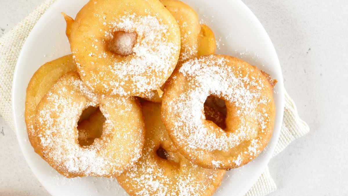 Smażone krążki z jabłka będą doskonałą alternatywą racuchów