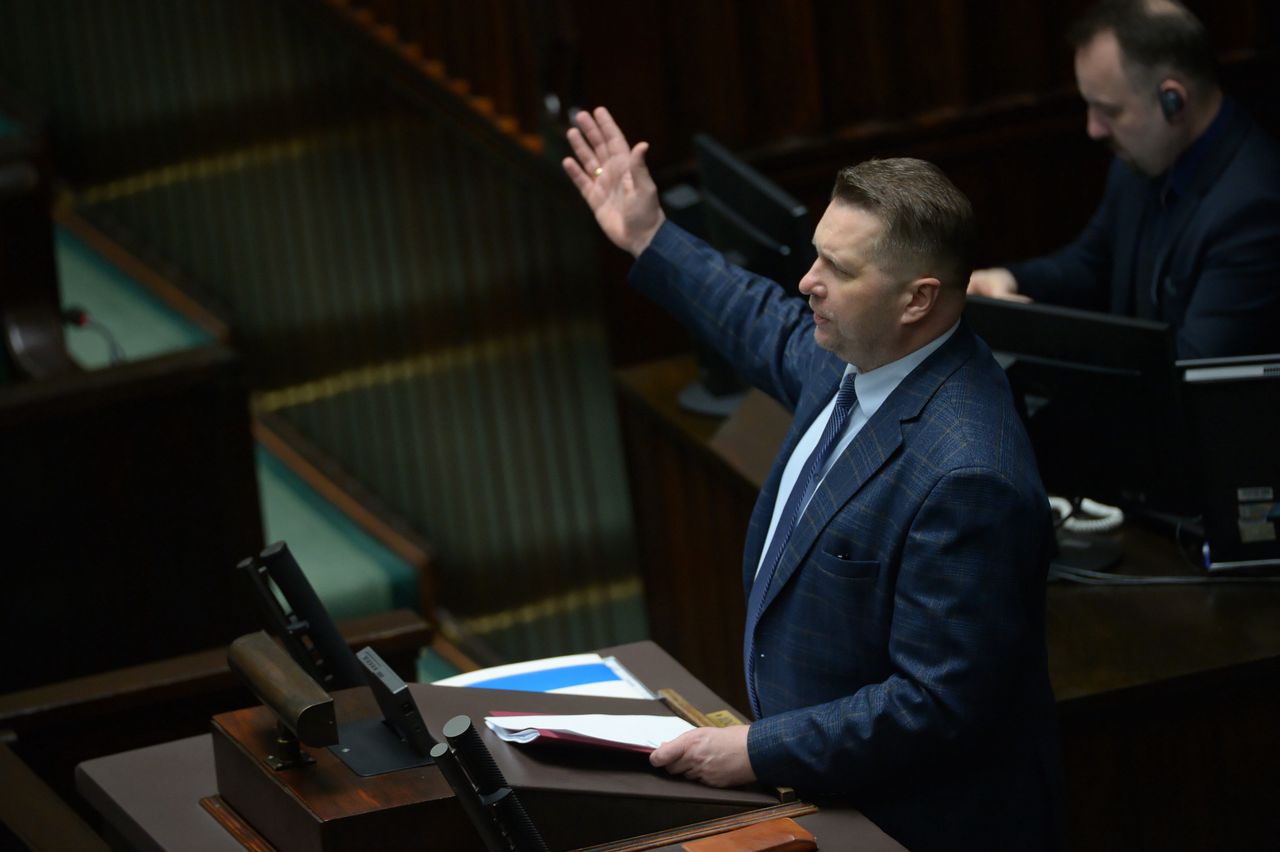 Wieś obsypana dotacjami. Miliony poszły na OSP i szkołę kierowaną przez szwagra Czarnka