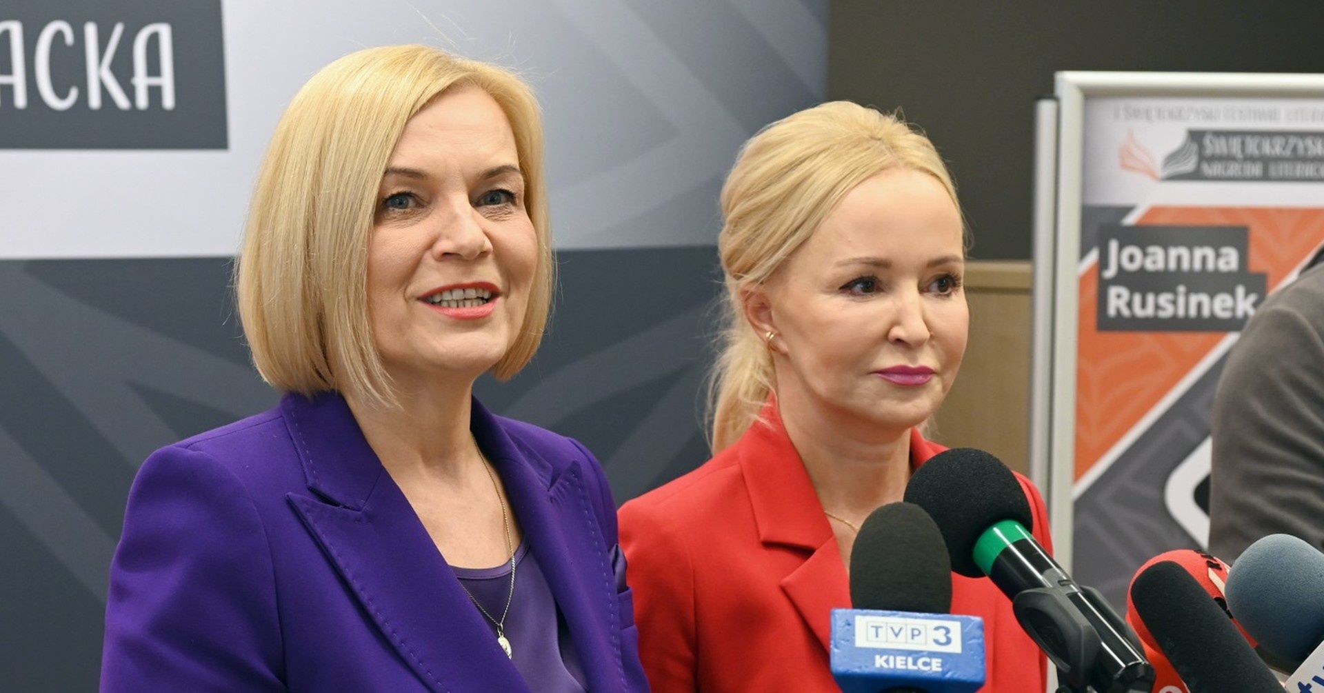 Na zdjęciu marszałek województwa świętokrzyskiego Renata Janik oraz dyrektor Wojewódzkiej Biblioteki Publicznej imienia Witolda Gombrowicza w Kielcach, Agnieszka Kuś. 