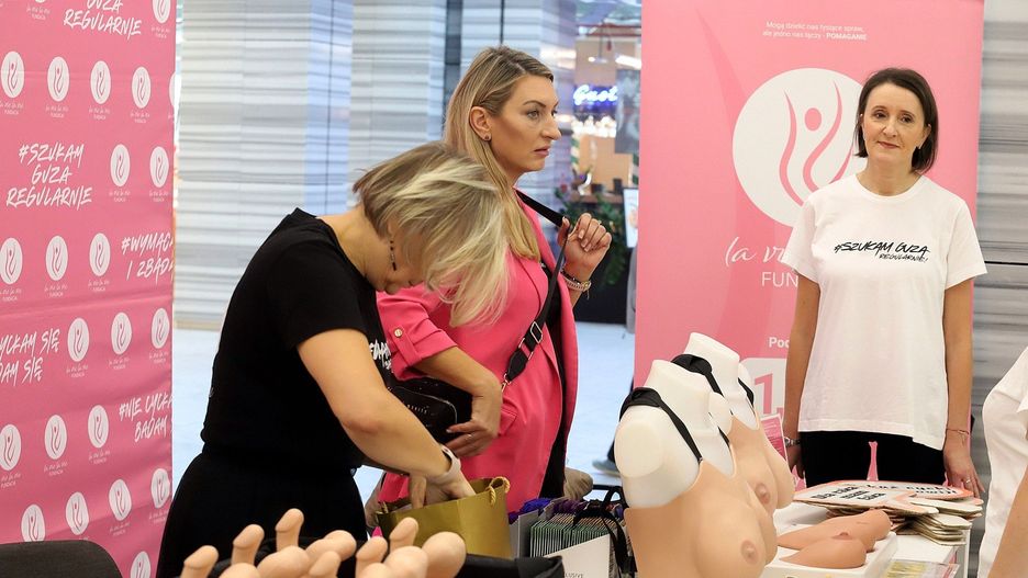 29.10.2025 WROCLAW GAZETA WROCLAWSKA WROCLAW, RENOMA, SILA KOBIETY, BADANIE PIERSI I JADER JAROSLAW JAKUBCZAK/POLSKA PRESS GAZETA WROCLAWSKA AKCJA PROFILAKTYCZNA FUNDAJA LAVIE LAVIE RAK PROFILAKTYKA BADANIE PENIS JADRA ANNA BIJAK