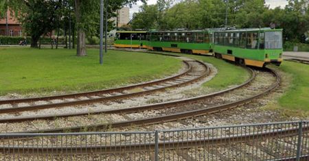 Nastolatek stracił przytomność i upadł na torowisko. ''Ludzie, jesteście cudowni''