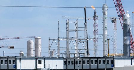 Zwrot w gigainwestycji Orlenu. PiS oburzony. Eksperci: matematyka nie kłamie