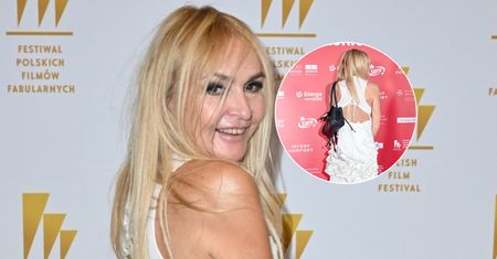 Monika Olejnik zadała szyku w Gdyni. Dumnie prezentowała plecy w nietuzinkowej sukni [ZDJĘCIA]