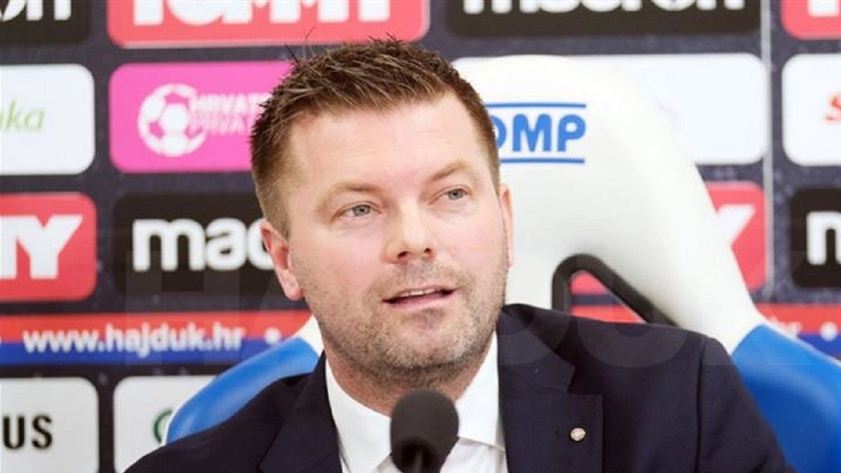 Jens Gustafsson w czasie konferencji prasowej