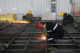 Wynagrodzenia w Polsce rosną powyżej oczekiwań. Firmy już reagują