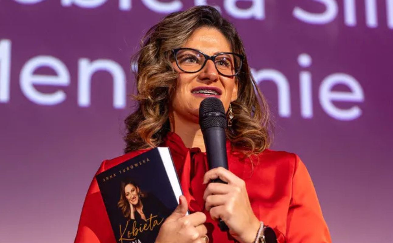 "Mówią »nie chcę żyć« tonem osoby, która informuje o korku". Anna Turowska o cenie, jaką płacą kobiety sukcesu