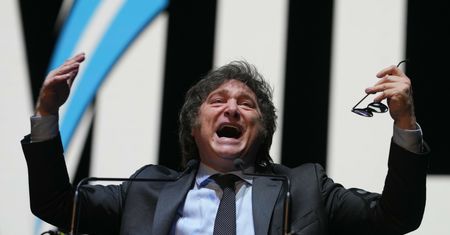 Anarchokapitalista chce dolara. Mają ponad 100 proc. inflacji i wybierają prezydenta
