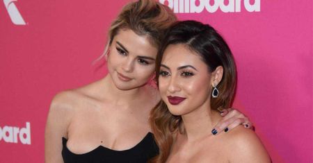 Selena Gomez zerwała kontakty z przyjaciółką, która oddała jej swoją nerkę! Nie zgadniecie o co się pokłóciły!