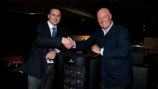 Sejf na zegarki sterowany iPadem 1