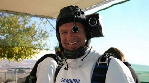 Najszybciej napisany SMS podczas skoku ze spadochronem w wykonaniu Samsunga 1