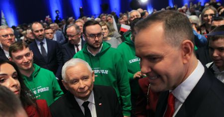 Kaczyński wydał nakaz: "murem za Karolem". PiS szuka wyjścia z kryzysu z Nawrockim