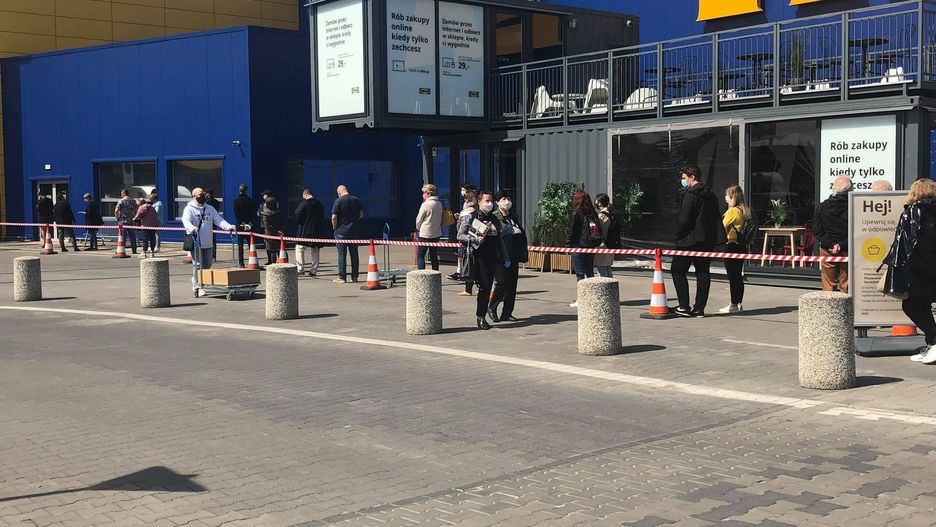 Od poniedziałku 4 maja klienci znów mogą robić zakupy w stacjonarnych sklepach Ikei.