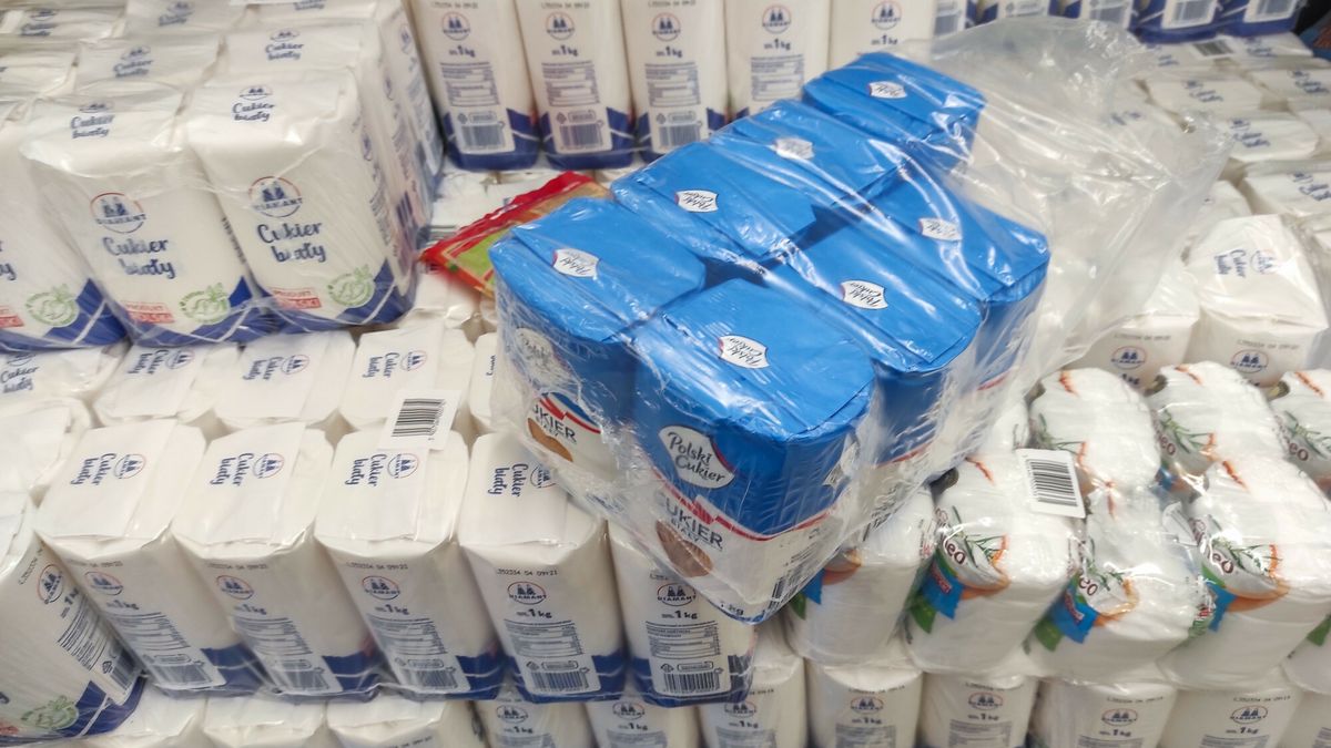 reporter_baza_2022-09
30.09.2022 Lodz. Dyskont spozywczy Biedronka. Brak cukru na polkach sklepow wywolal panike wsrod ludzi. N/z po prawie trzech miesiacach cukrowego deficytu Biedronka rzucila swoim klientom cukier na palety - za 4.99 zl. Fot. Piotr Kamionka/REPORTER
Piotr Kamionka/REPORTER