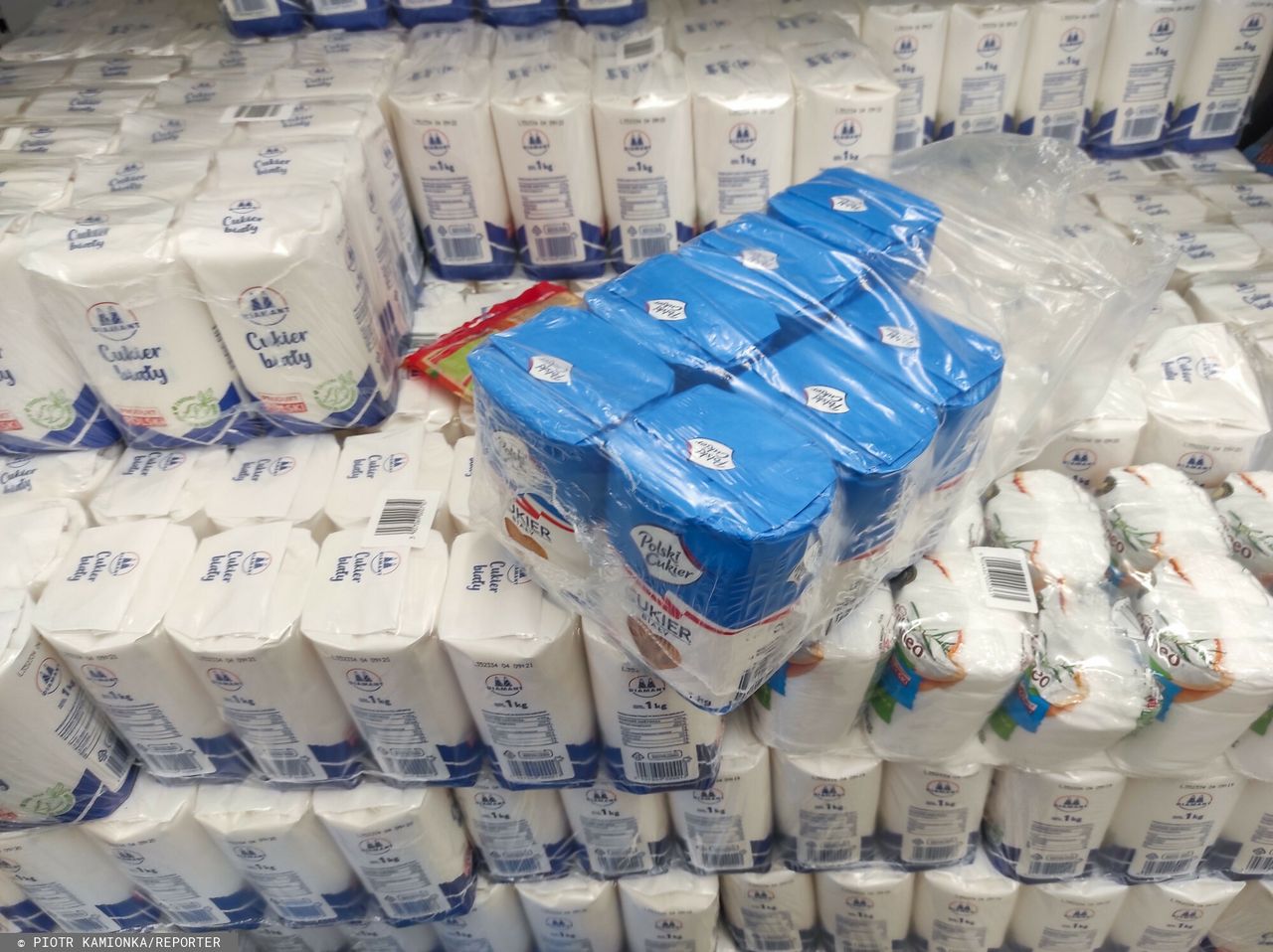 Tani cukier zaleje Polskę? Producenci wskazują na jeden kraj
