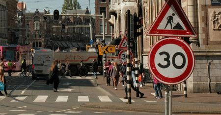 Chaos na drogach. Holandia usuwa tysiące znaków