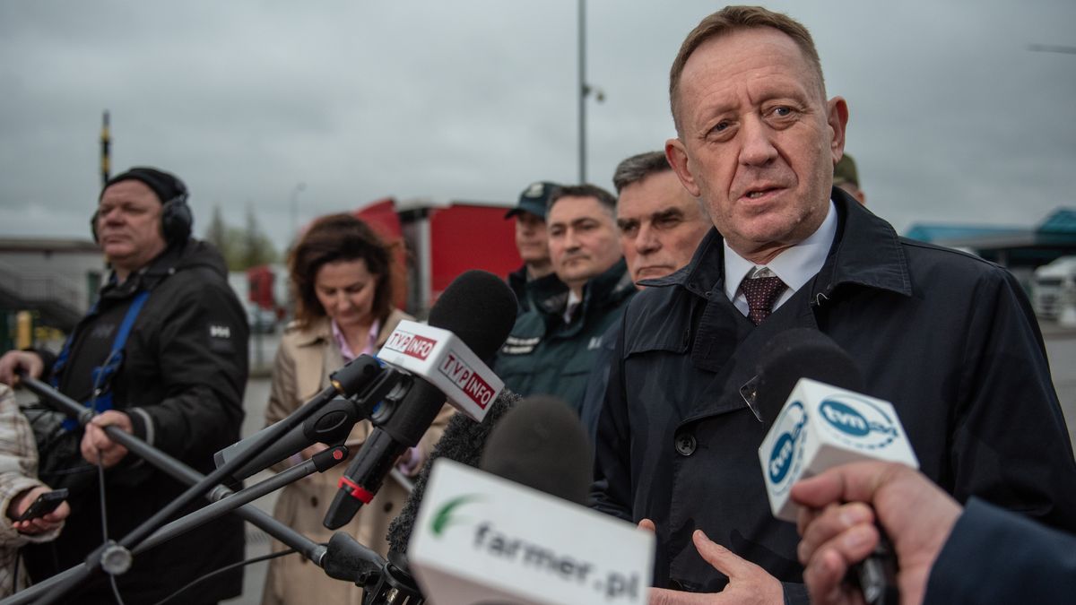 Minister rolnictwa i rozwoju wsi Robert Telus