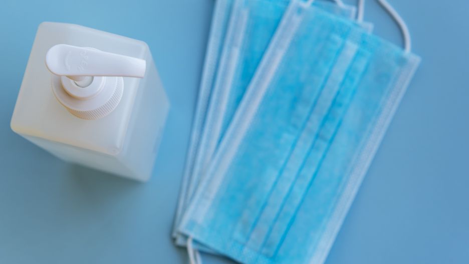 Jak dbać o maseczki ochronne? Odpowiedź wcale nie jest taka banalna, jak pytanie.